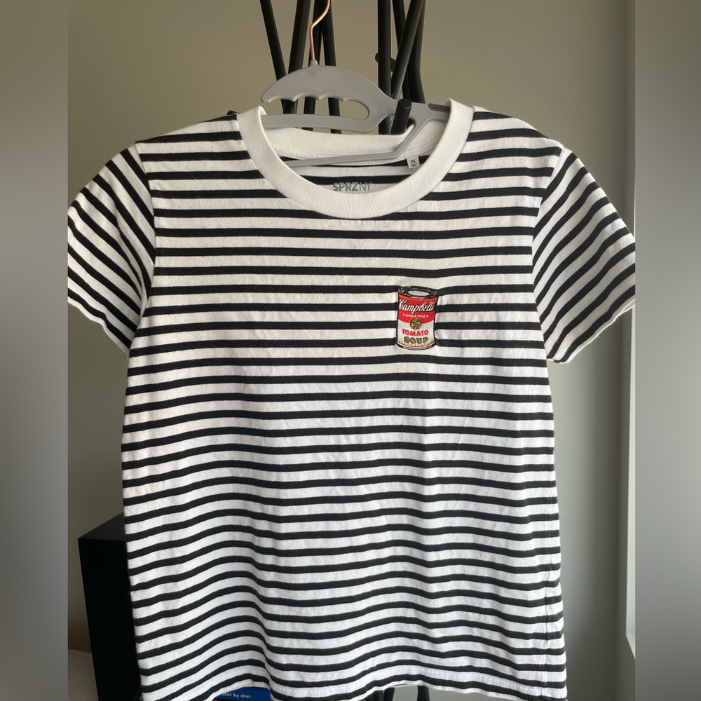 Uniqlo graphic tee XS
